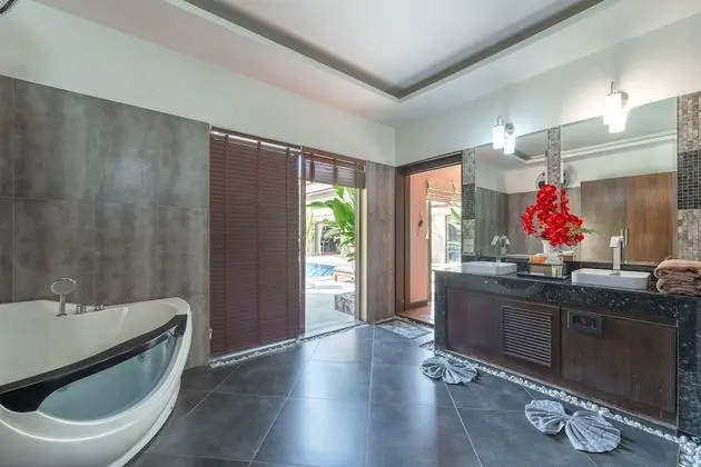 6-Bedroom Pool Villa