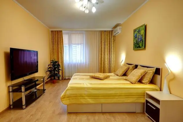 Superior Apart Daire, 1 Yatak Odası, Mutfak (Anny Akhmatovoi St 30)