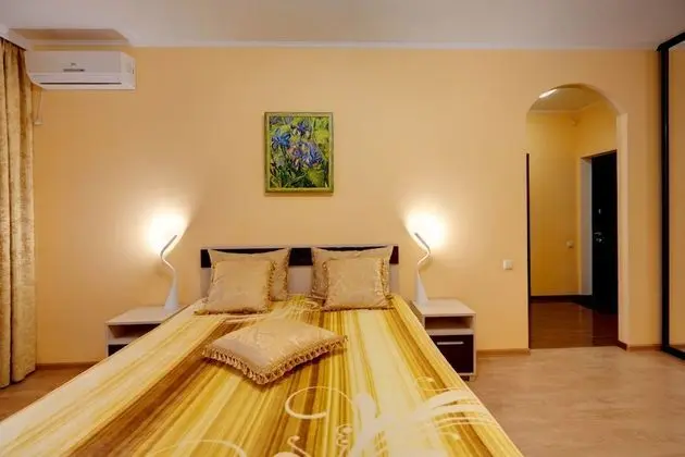 Superior Apart Daire, 1 Yatak Odası, Mutfak (Anny Akhmatovoi St 30)