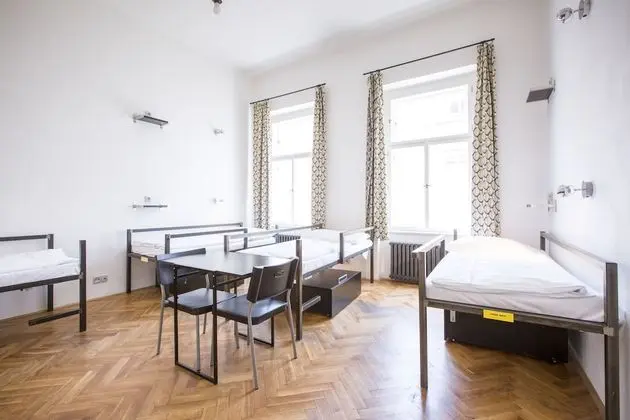 2 beds in 4-6 Bed Dormitory with Private bathroom