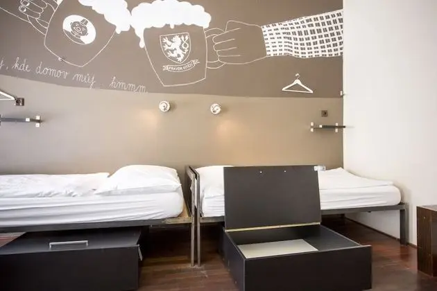 2 beds in 4-6 Bed Dormitory with Private bathroom