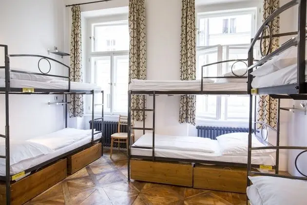 Ortak Ranzalı Oda, Karma Ranzalı Oda (8-10 beds)