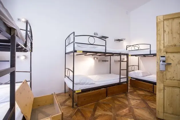 Ortak Ranzalı Oda, Karma Ranzalı Oda (8-10 beds)