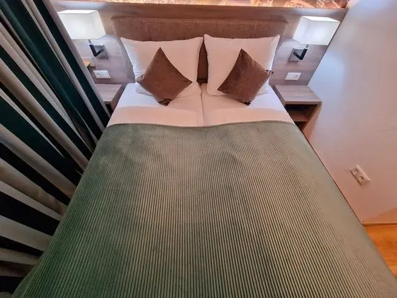 Design Tek Büyük veya İki Ayrı Yataklı Oda