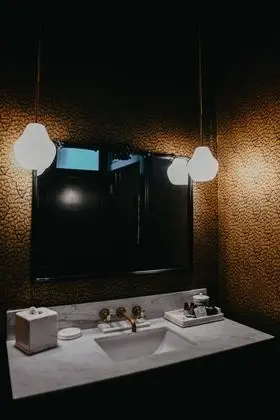 Luxury Oda