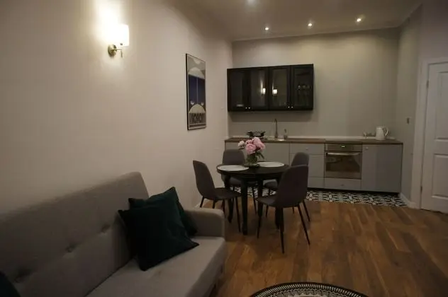 Apart Daire, 1 Büyük (Queen) Boy Yatak ve Çekyat (#52)