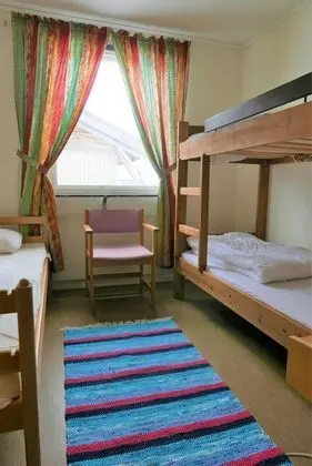 Üç Kişilik Oda (private WC, shared shower)