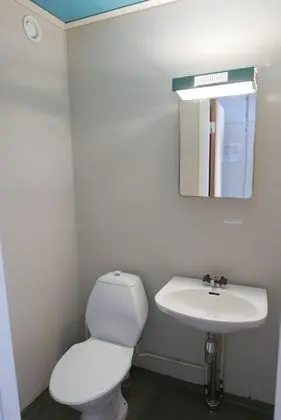 Üç Kişilik Oda (private WC, shared shower)
