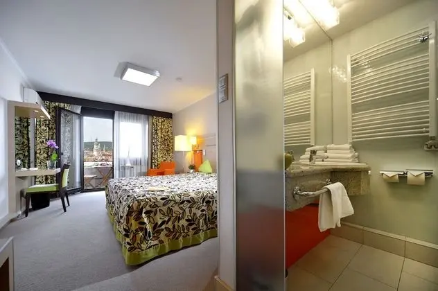 Deluxe Tek Büyük Yataklı Oda, Balkon, Şehir Manzaralı