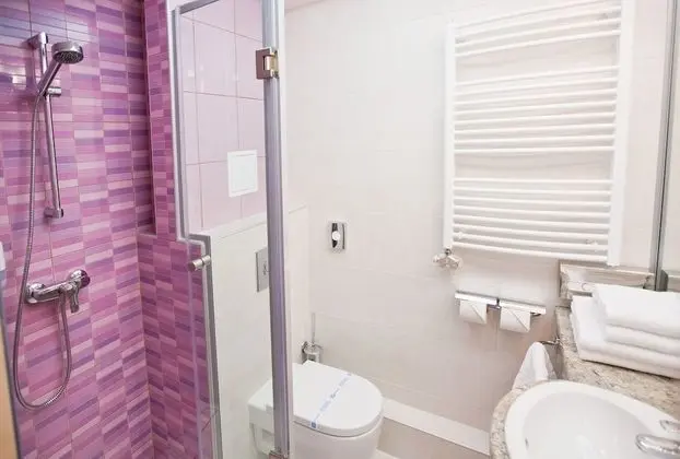 Deluxe Tek Büyük Yataklı Oda, Balkon, Şehir Manzaralı