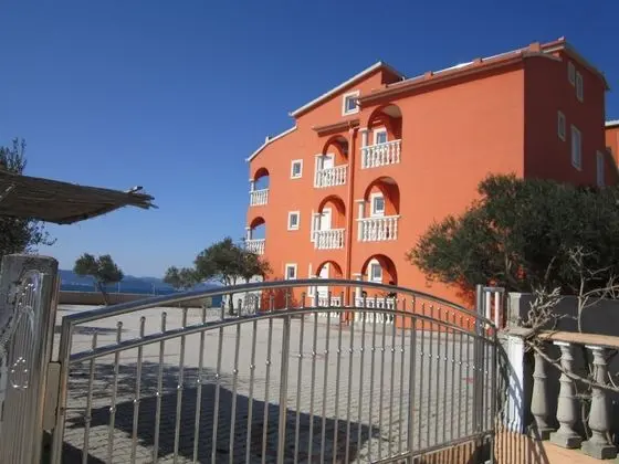 Apart Daire (Sor - on the beach - A1(4+1))