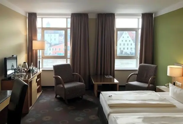 Comfort Tek Büyük Yataklı Oda (Riverside)