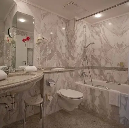 Comfort Tek Büyük Yataklı Oda (Riverside)