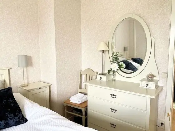 Tek Büyük Yataklı Oda, Ortak Banyo