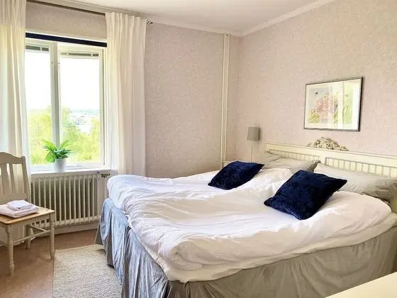 Tek Büyük Yataklı Oda, Ortak Banyo