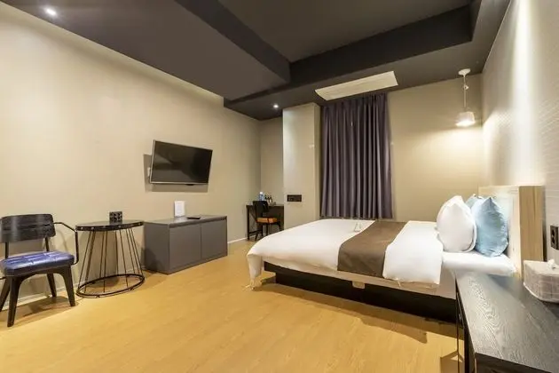 Premium Oda, 1 En Büyük (King) Boy Yatak (Free Breakfast for 1)