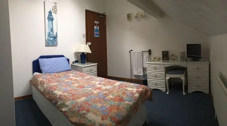 Tek Kişilik Oda, 1 Tek Kişilik Yatak, Ortak Banyo