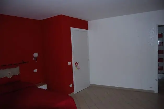 Tek Büyük veya İki Ayrı Yataklı Oda (2)