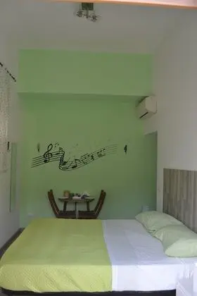 Standard Tek Büyük Yataklı Oda