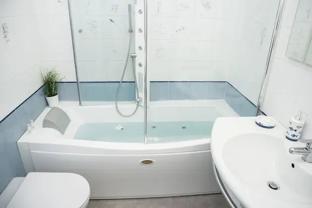 Comfort Üç Kişilik Oda, Küvet, Avlu Manzaralı