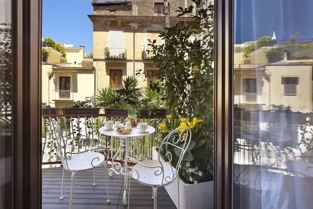 Oda, 1 Büyük (Queen) Boy Yatak, Balkon, Avlu Manzaralı