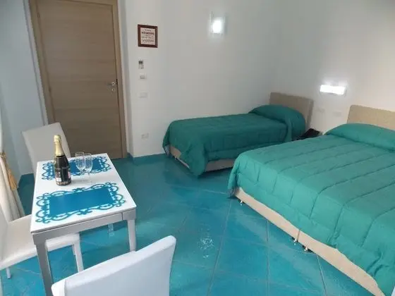 Üç Kişilik Oda
