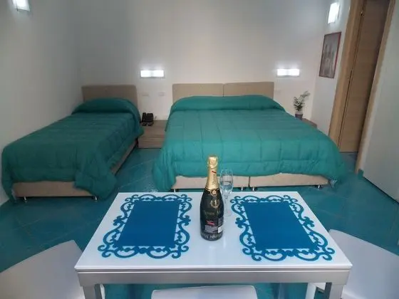Üç Kişilik Oda