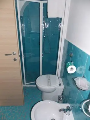 Üç Kişilik Oda
