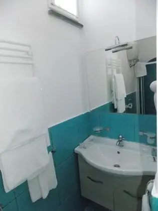 Üç Kişilik Oda