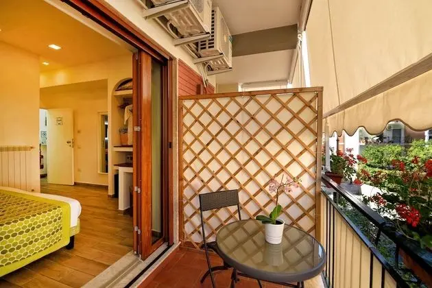 Tek Büyük veya İki Ayrı Yataklı Oda, Balkon