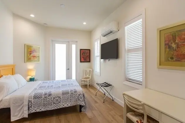 Ev