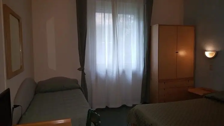 Üç Kişilik Oda