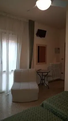 Üç Kişilik Oda