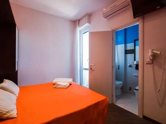 Basic Tek Büyük Yataklı Oda