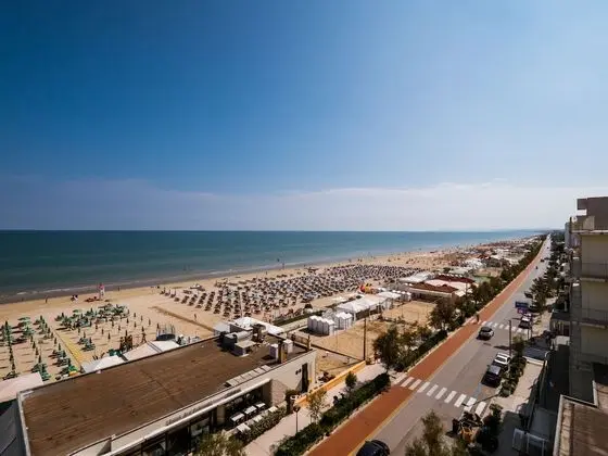 Basic Tek Büyük Yataklı Oda