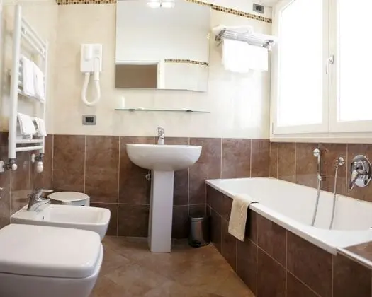 Tek Büyük veya İki Ayrı Yataklı Oda, Lagün Manzaralı