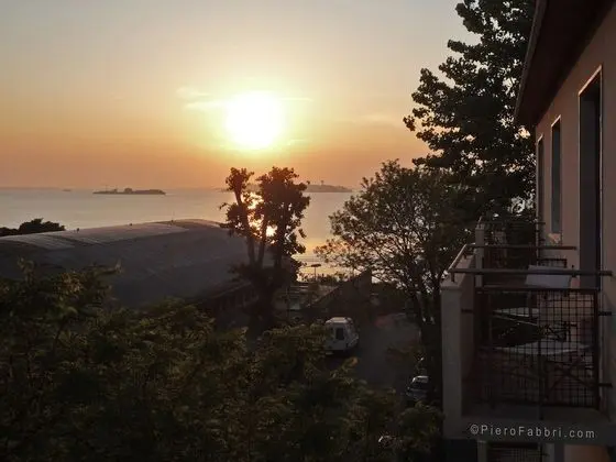 Tek Büyük veya İki Ayrı Yataklı Oda, Lagün Manzaralı