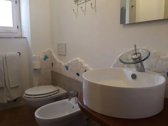 Deluxe Stüdyo, Ek Bina