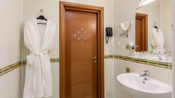 Standard Tek Büyük Yataklı Oda (incl. SPA access 09:00AM-11:00AM)