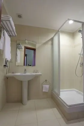 Comfort Tek Büyük veya İki Ayrı Yataklı Oda