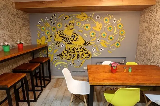 Ortak Ranzalı Oda, Sadece kadınlar için (Bees)