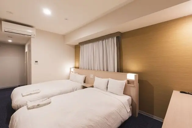 Family Oda, Sigara İçilmez (Connected Room)