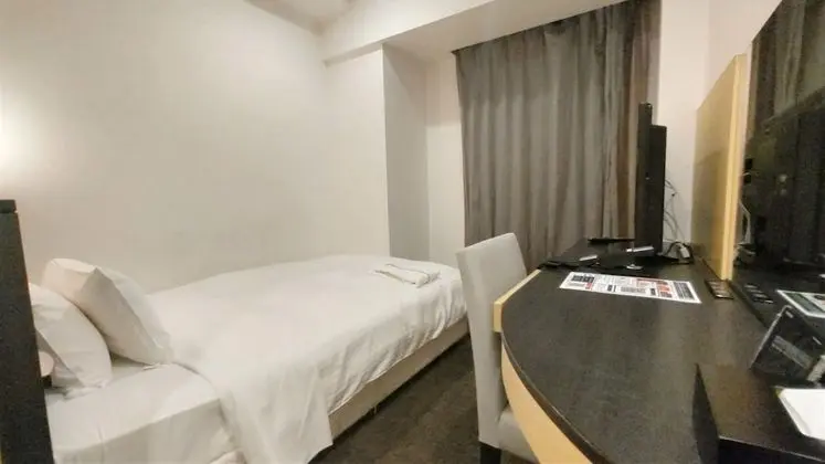 Tek Kişilik Oda, Sigara İçilebilir