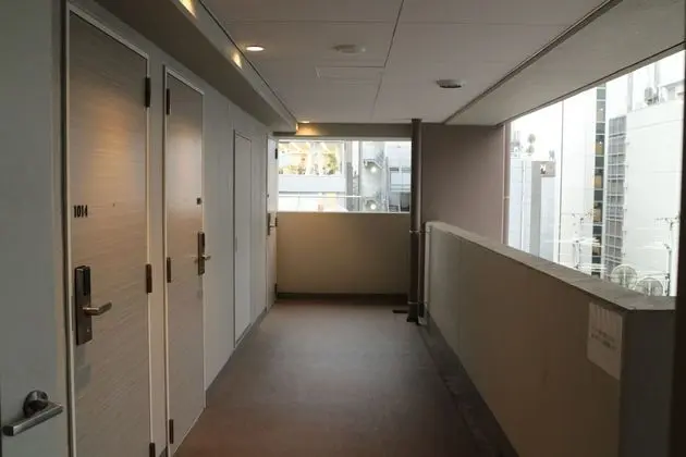 Tek Büyük Yataklı Oda, Sigara İçilmez (No view from window)