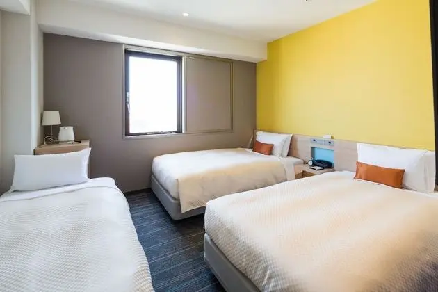 Üç Kişilik Oda, Sigara İçilmez (For 3 person)