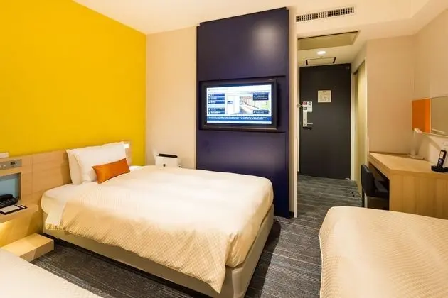 Üç Kişilik Oda, Sigara İçilmez (For 3 person)