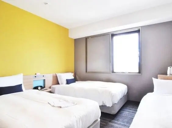 Üç Kişilik Oda, Sigara İçilmez (For 3 person)