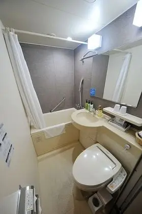 Üç Kişilik Oda, Sigara İçilmez (For 3 person)