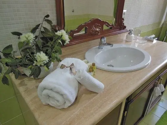 Tek Büyük Yataklı Oda, Ortak Banyo