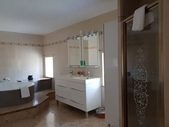 Tek Büyük Yataklı Oda (La Penn ar bed)